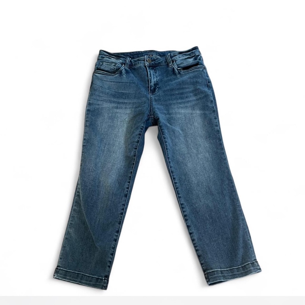 Kut from the Kloth Medium Blue Straight Leg cropped Jeans